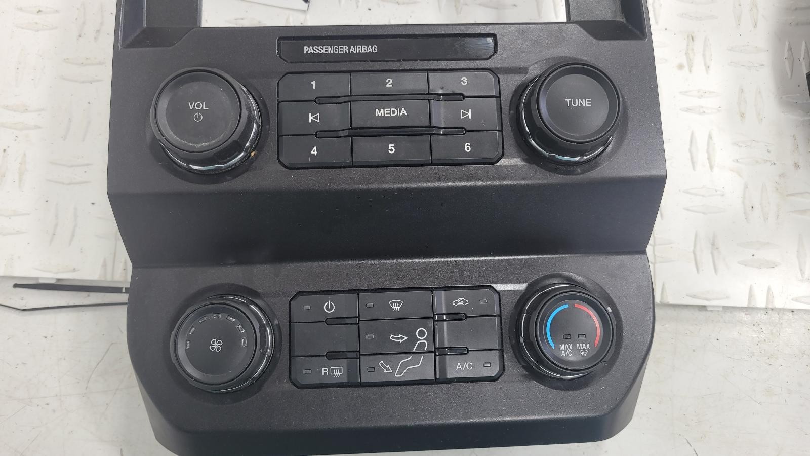 2019-2022 F250 F350 Super Duty Black Radio/Climate Control Panel LC3T-18E243-ANB