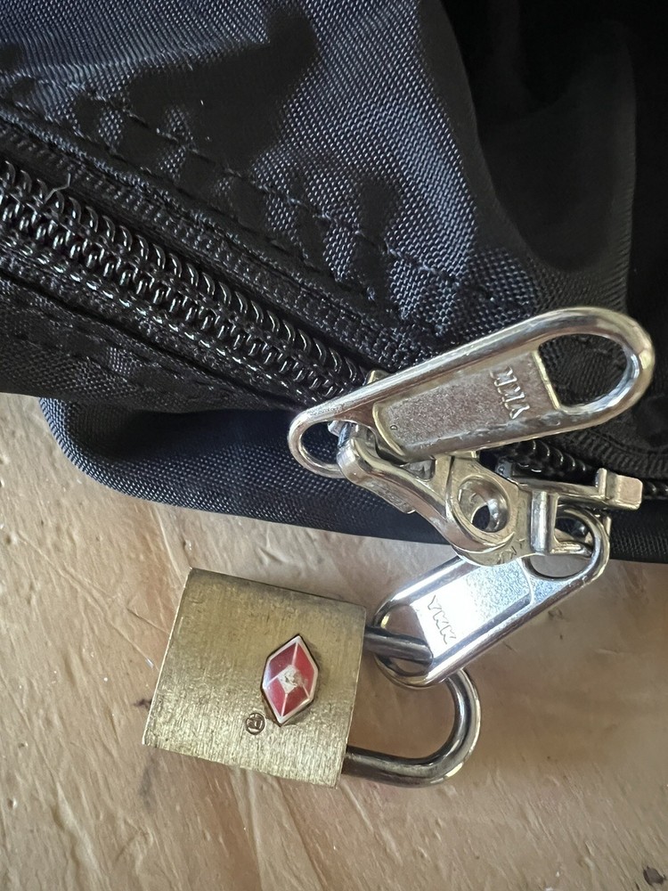 osprey airporter Liz Black Large (Read Description)