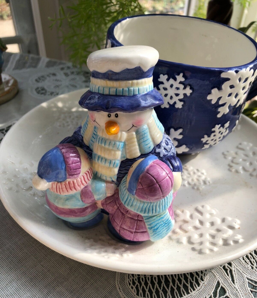 SNOWMAN/ SNOWFLAKE CERAMIC COOKIE PLATE AND MUG (PETER G BLANK)