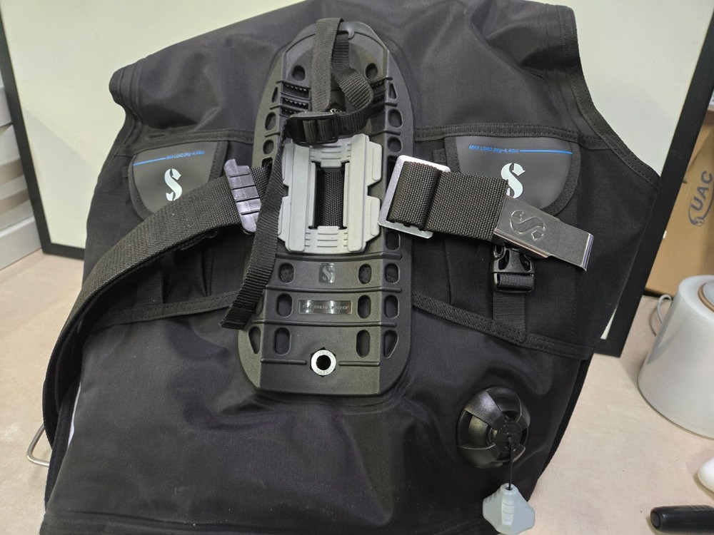 SCUBAPRO Level Weight Integrated System Medium WAS NEVER USED