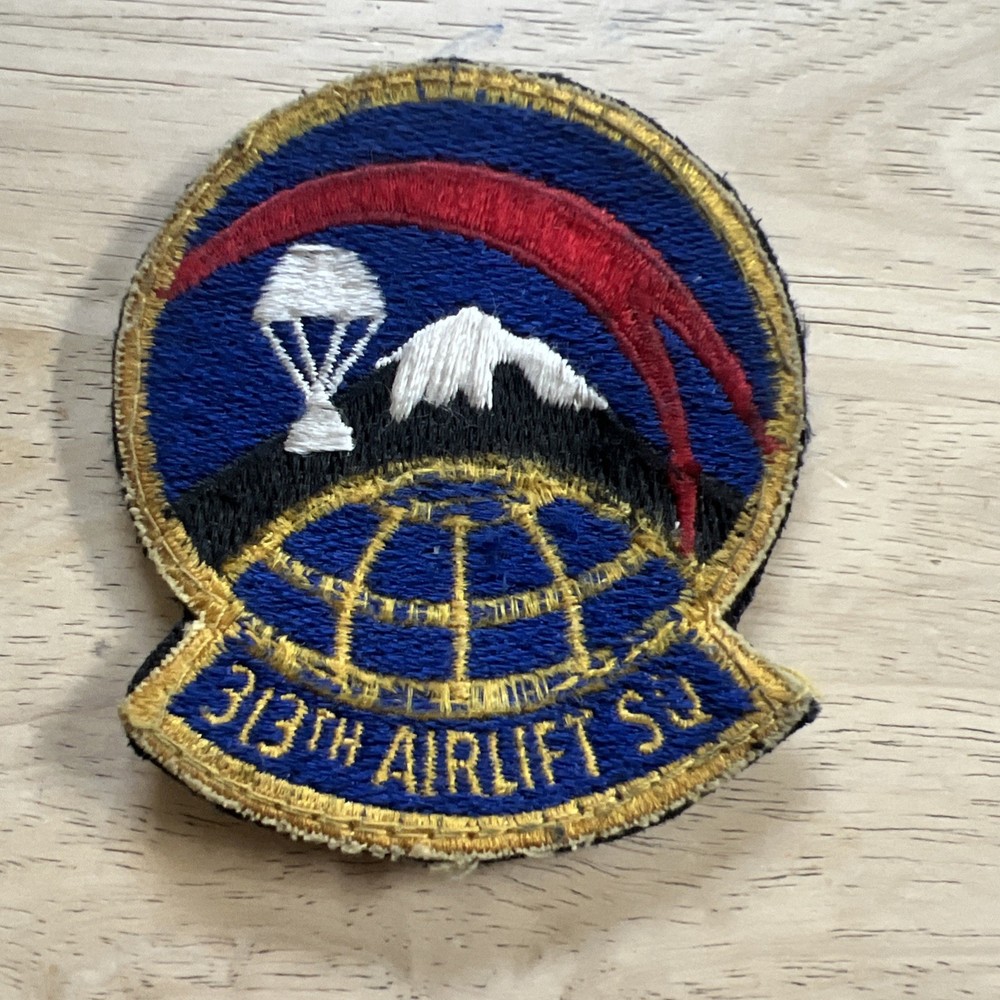 US AIR FORCE PATCH, 313TH AIR LIFT SQUADRON, WITH HOOK LOOP