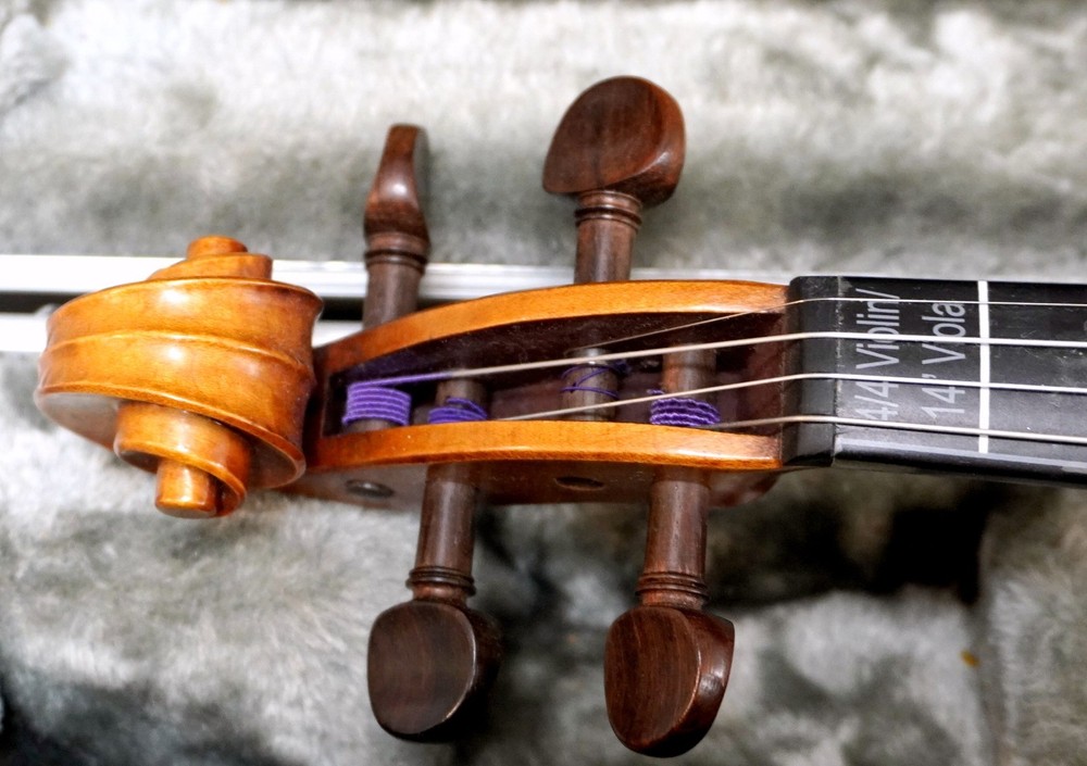 2010 Yamaha V5 Violin 4/4 - 4 String with Bow, Case