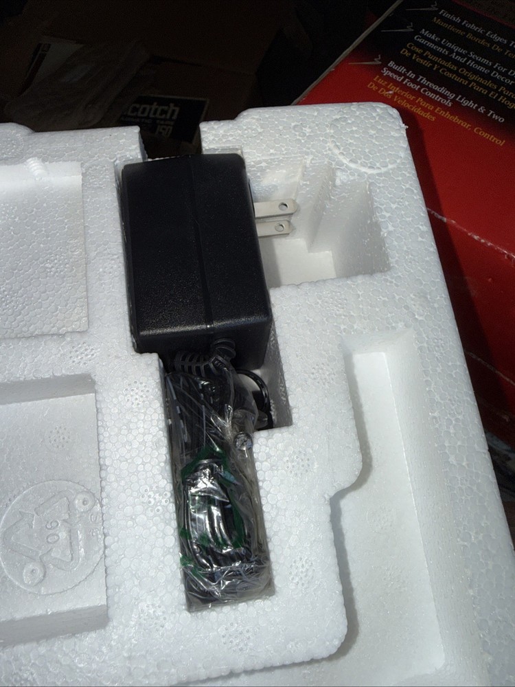 Singer Tiny Serger Overedging Sewing Machine TS380 Very Nice Condition