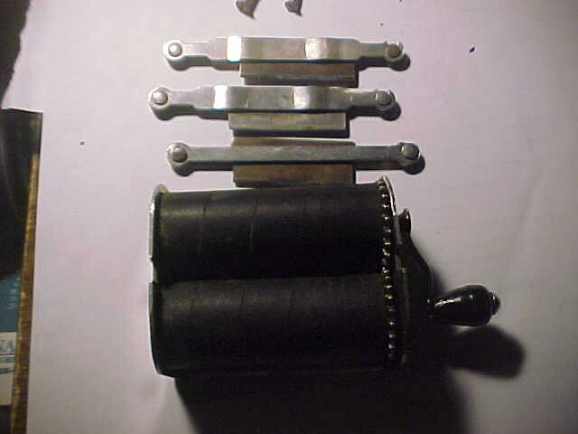 ANTIQUE RAZOR BLADE SHARPENER IN ORIGNAL BOX