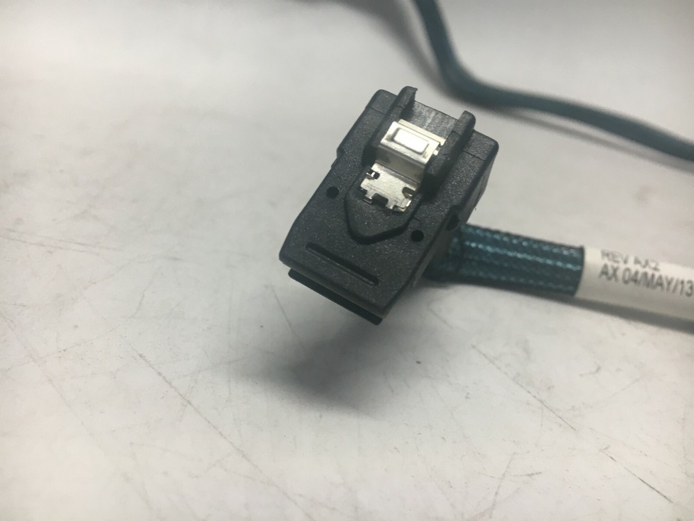 Amphenol Mini SAS RAID Cable ATD7909054EU REV AX2