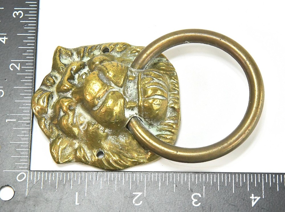 VINTAGE BRASS DOOR KNOCKER LION HEAD DESIGN DRAWER PULL
