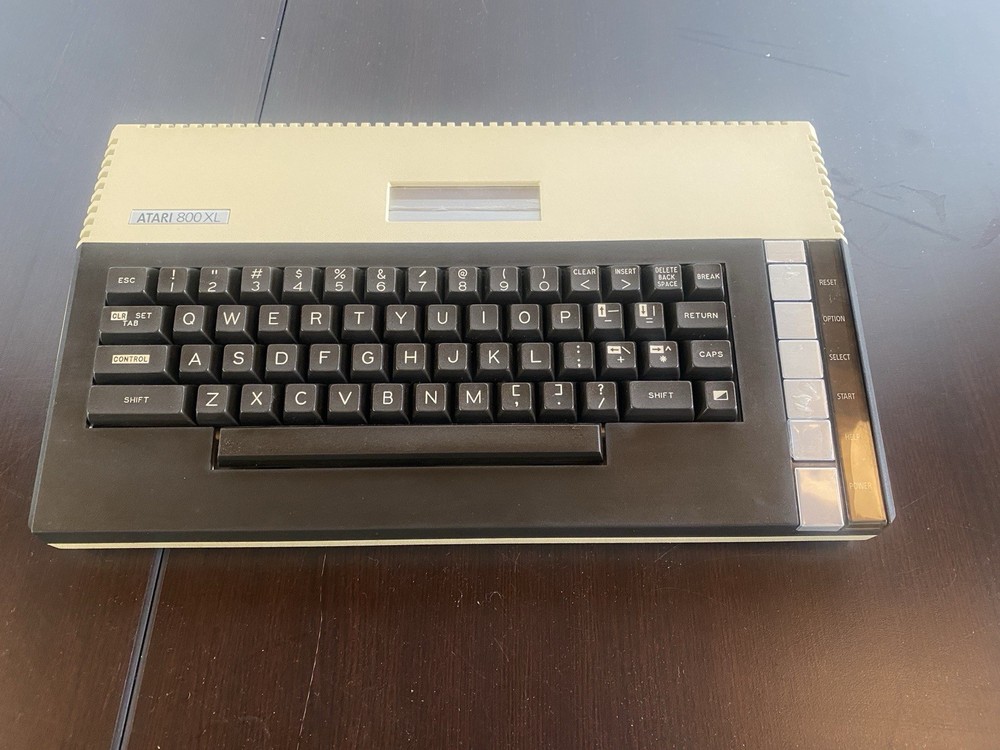 Vintage Retro Atari 800XL Computer - Tested & Working!