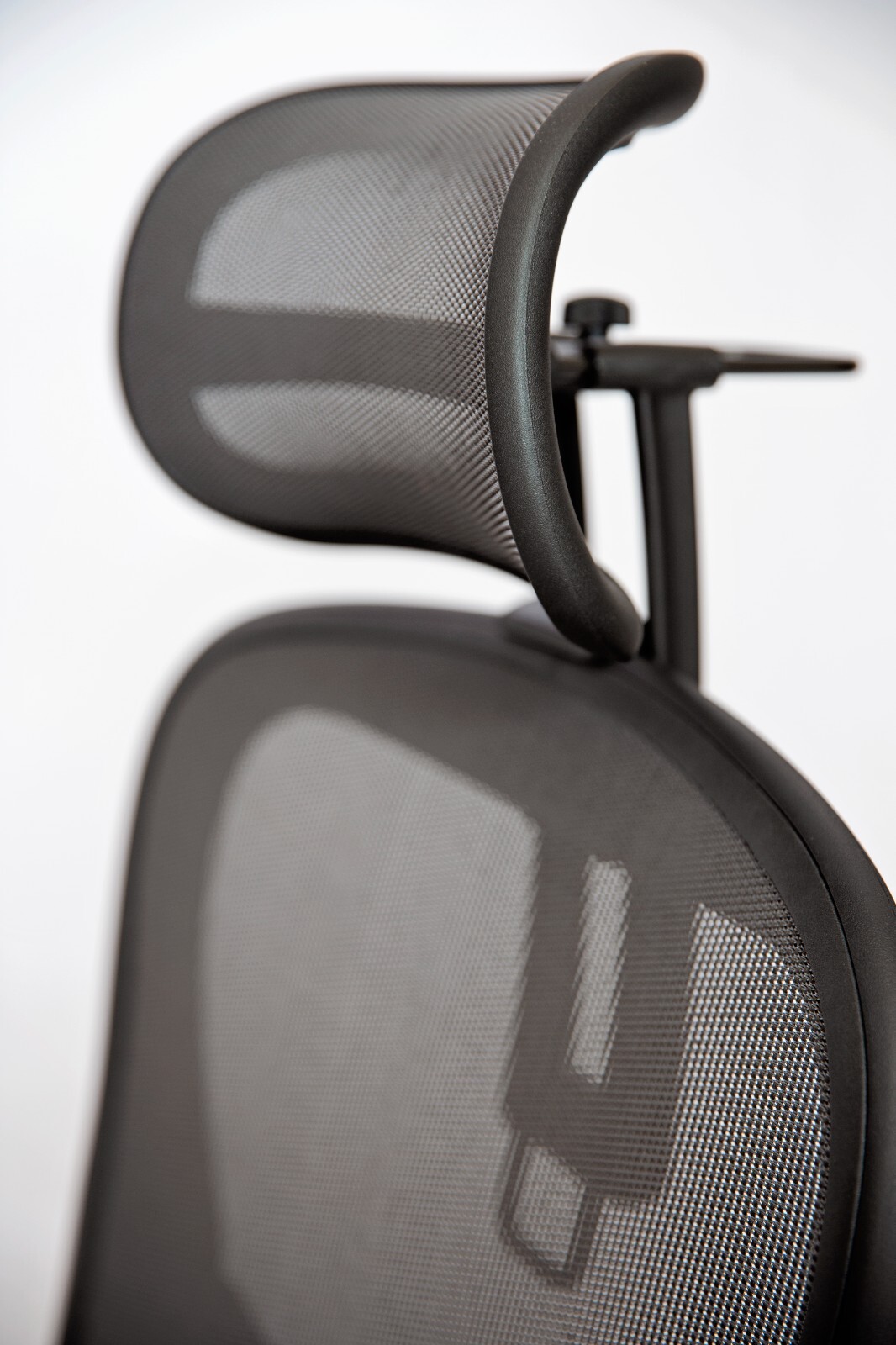 Atlas The Best Headrest for the Herman Miller Aeron Chair - Graphite Remastered