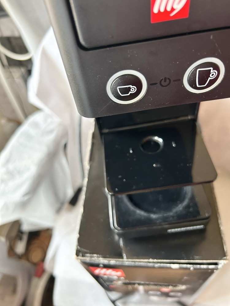 Illy Y3.3 Espresso Machine - Single Serve - Black