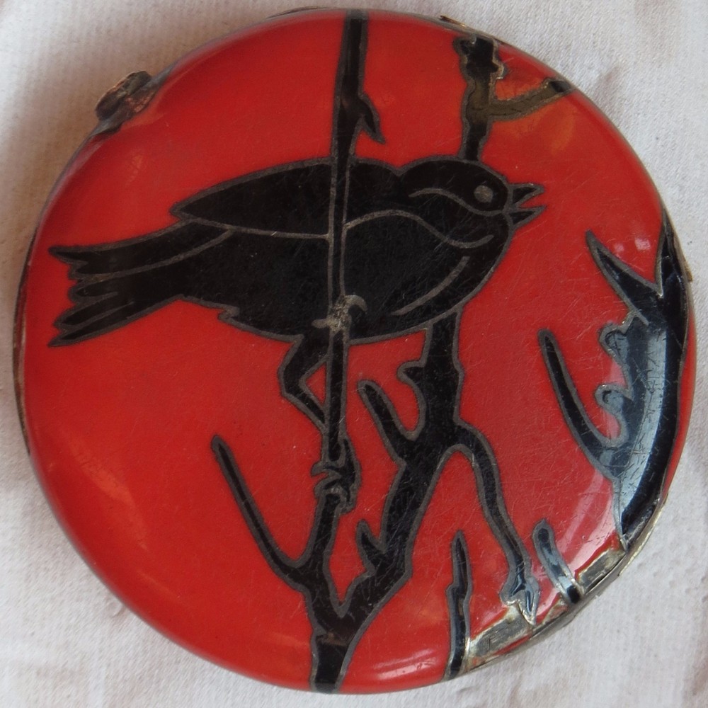 Silver & Enamel Vanity case with bird 54 mm. in diameter