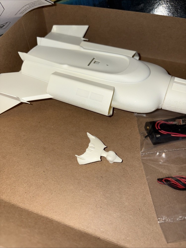 1/500 AMT Strategic Space Command Galactic Cruiser Model Kit