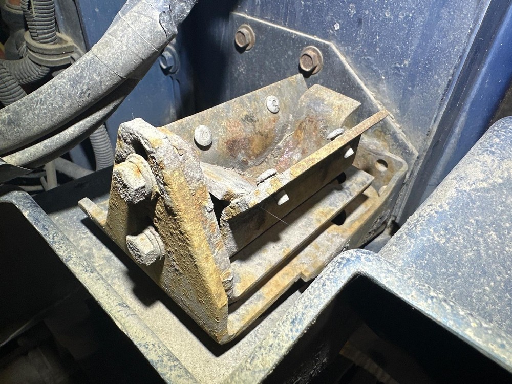 International 9200 Left/Driver Hood Rest - Used
