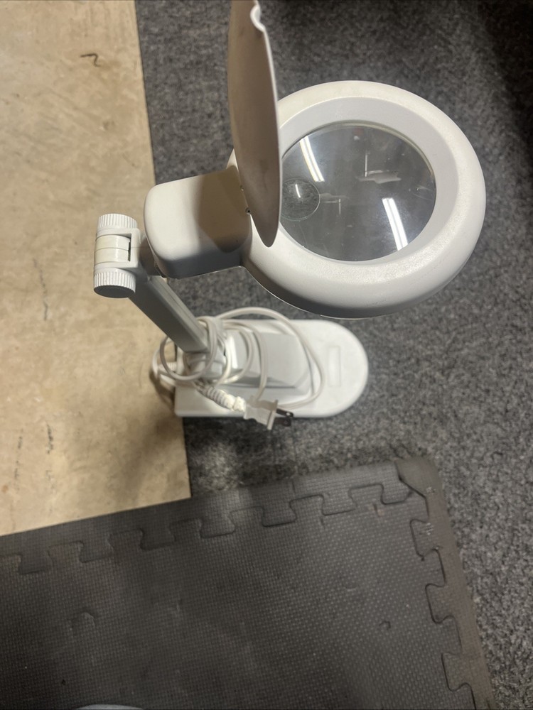 Natural Light Fly Tying Light With Magnifier Great Condition