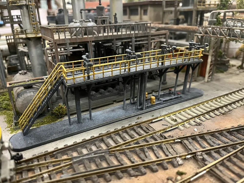 HO Scale 1:87 Train Tanker Loading/Unloading Platform with Steam/Water Features