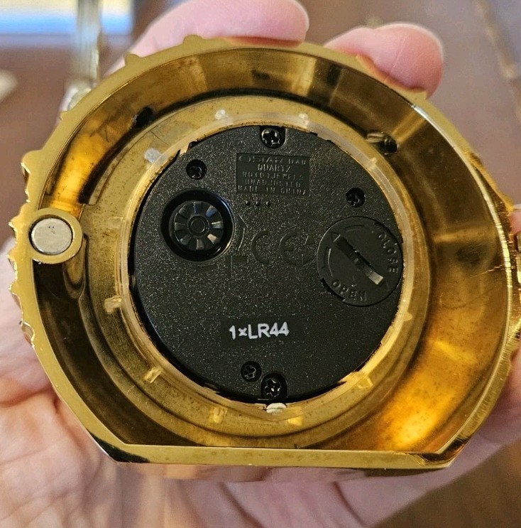 Harry Potter Golden Snitch Desk Quartz Battery Clock Untested