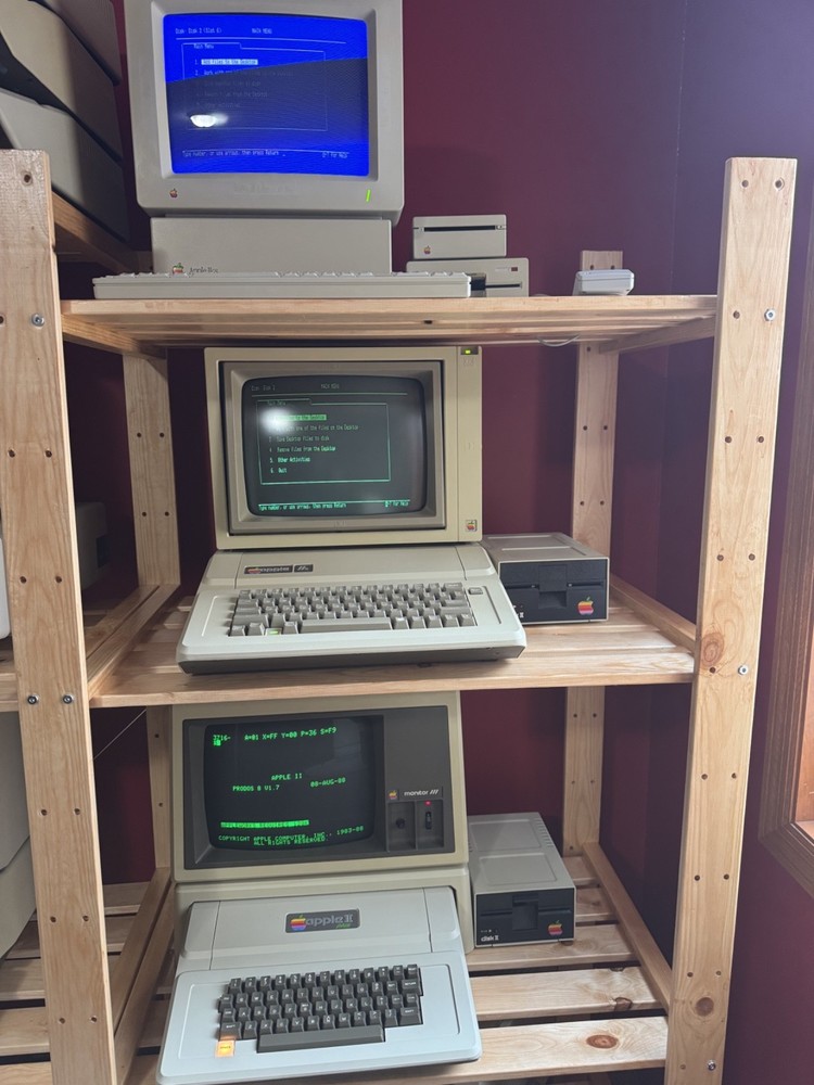Apple IIe Computer Software bundle w/ Games - Applications - DOS - Diagnostics