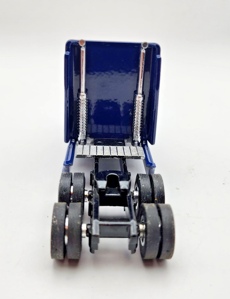 Penjoy 1:64 Freightliner Tandem Semi with Sleeper. Blue