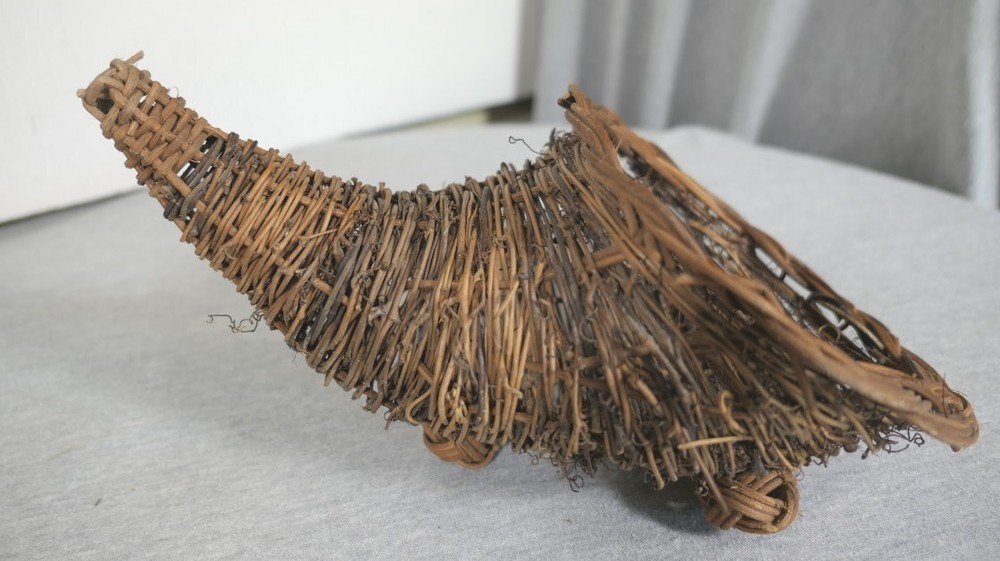 NEW Woven Wicker Rustic Display Décor Fall Hanging Cornucopia Holder Basket 14"