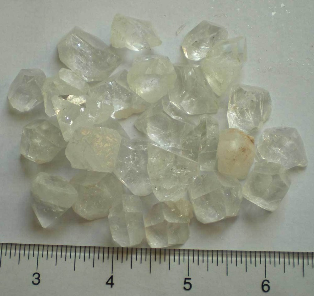Apophyllite - 24 Small Points r954g