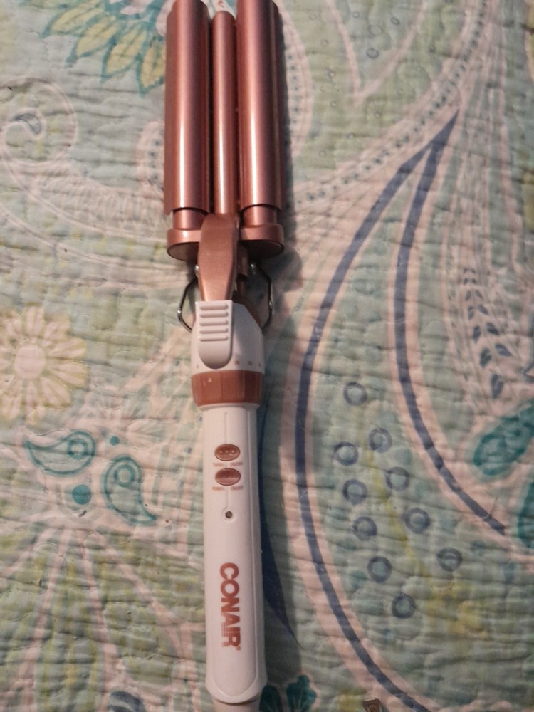 Conair Ceramic Triple Barrel Curling Iron Very Nice Preowned Working Condition