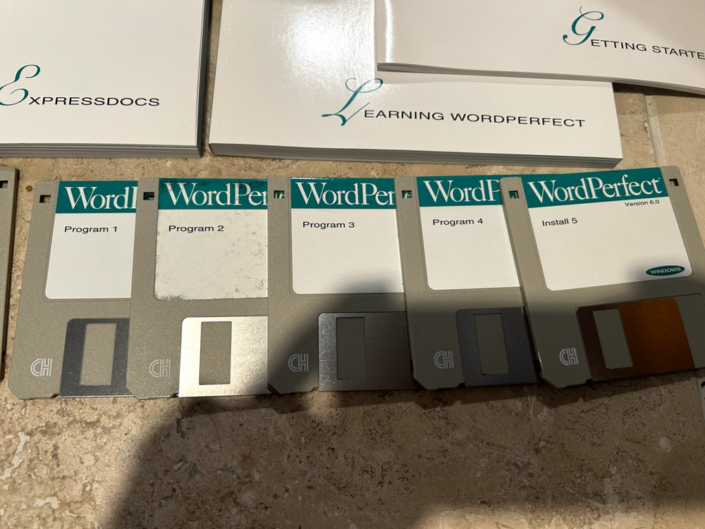 Windows WordPerfect Version 6.0 Word Processor Software, Draw 2.1, & ref chart