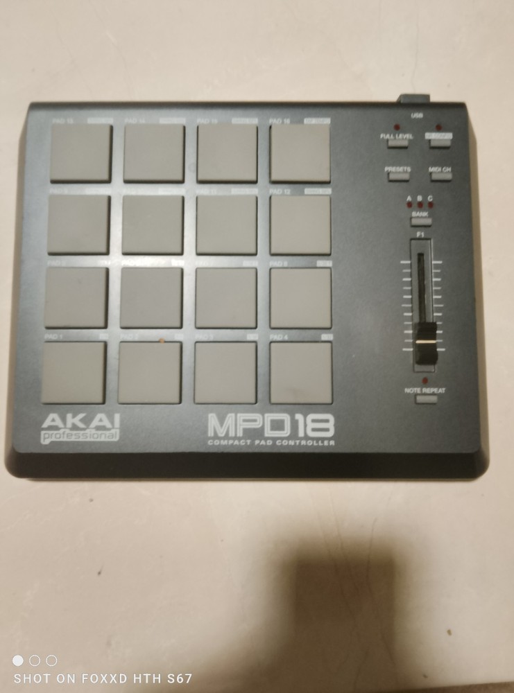 Akai Professional MPD18 Compact Pad Controller WORKS