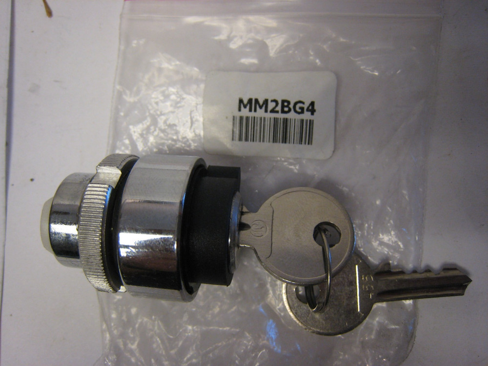NEW  MCG 2 POSITION SELECTOR SWITCH  MM2BG4 W/KEYS