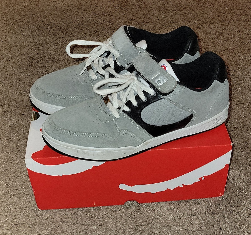 e's Accel Slim Plus  Grey/Black/White Size 11