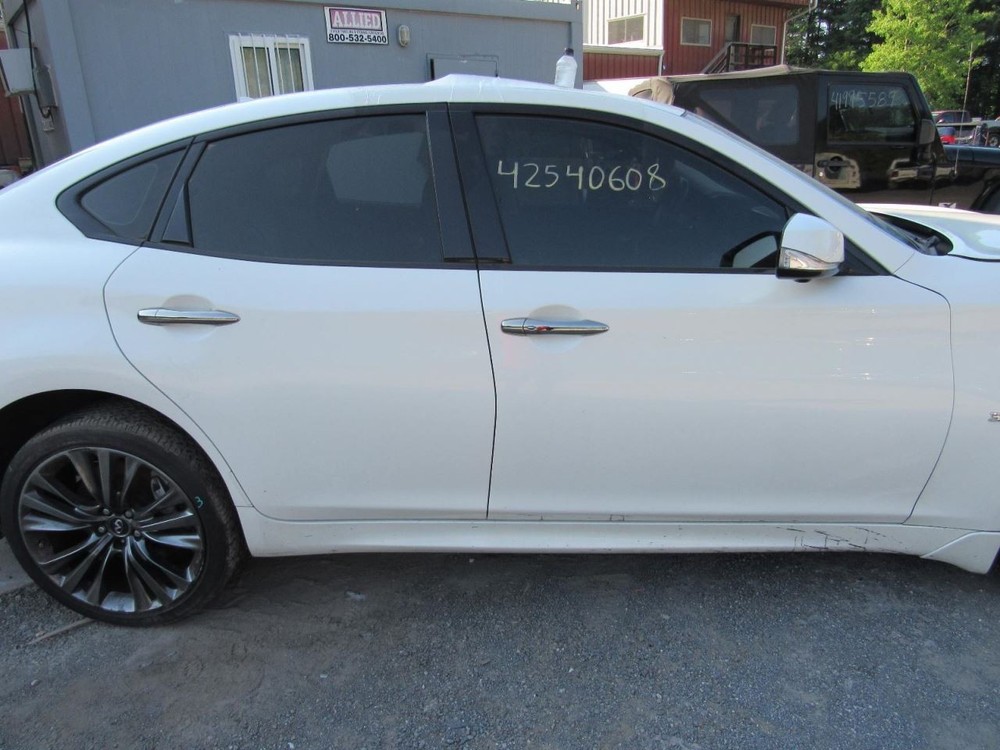 Q70 2017 Glove Box 1066848