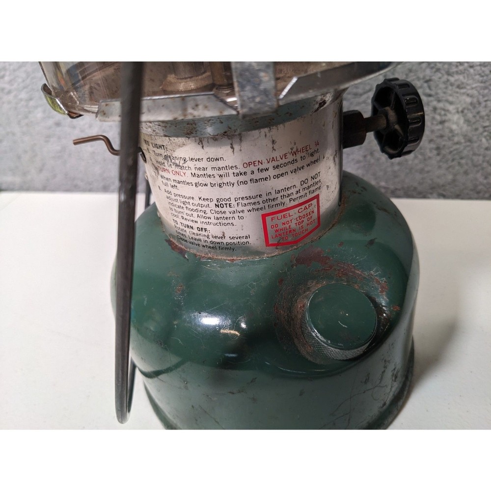 Vintage 70's Coleman Lantern Model 220H