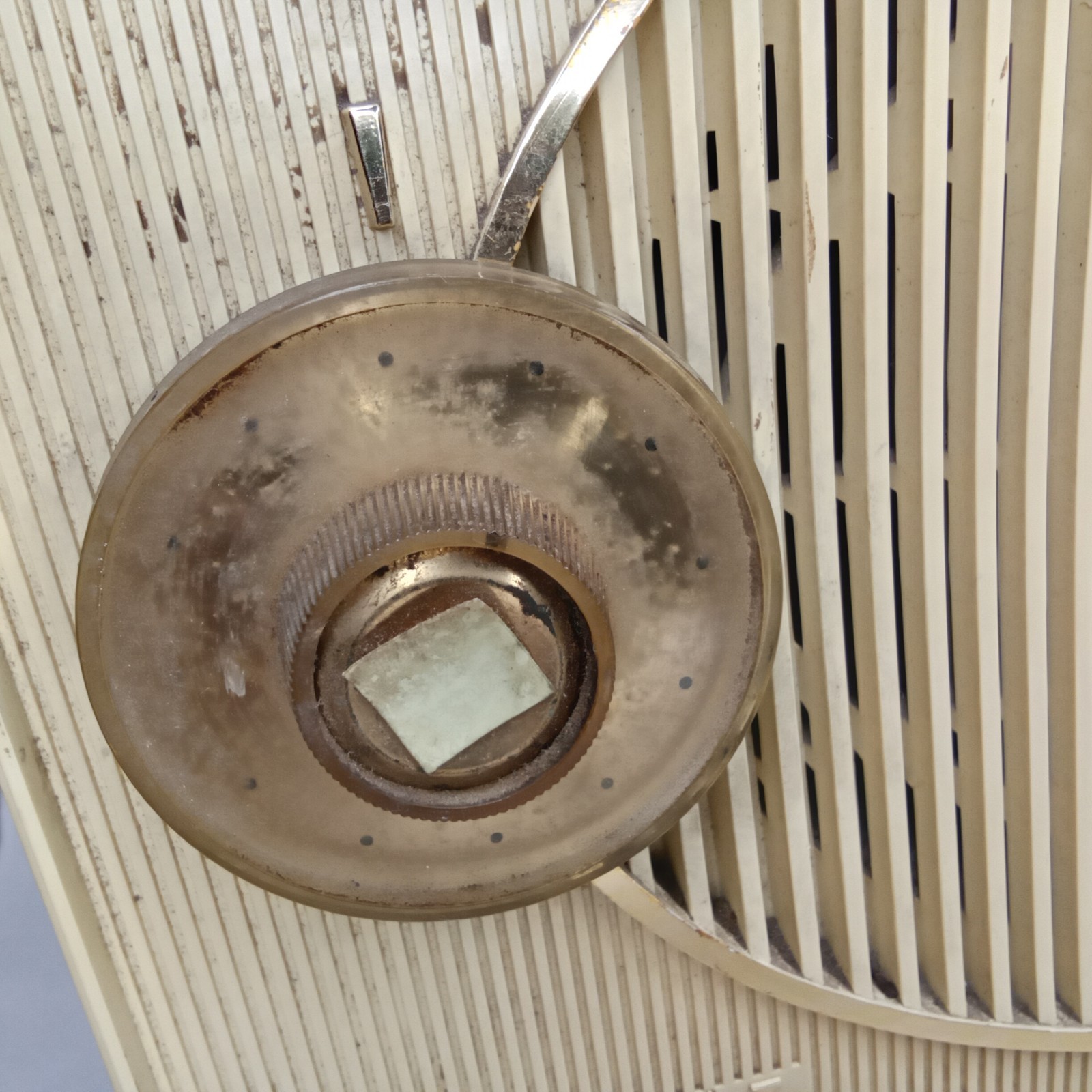 Mid Century Modern AM Radio Admiral Winston Model Y3027A Brown Made In USA 1950s