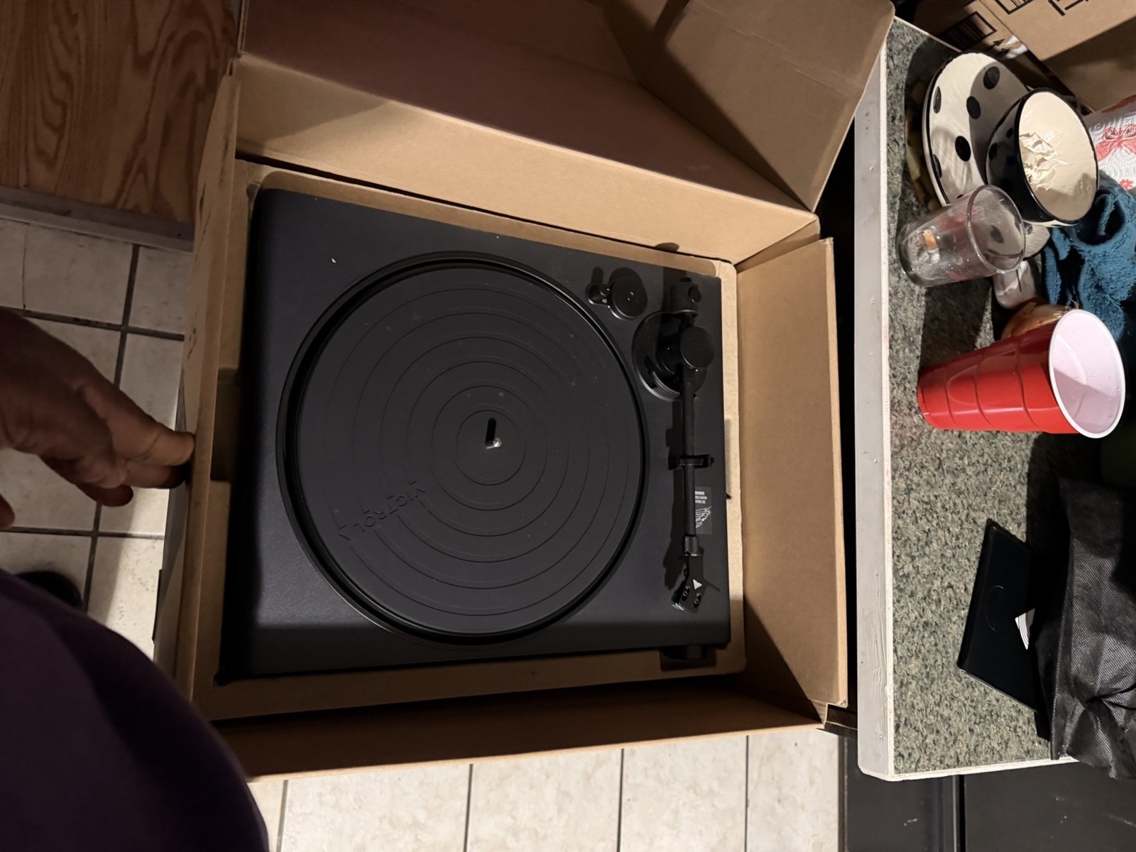 Victrola Automatic Turntable Black, Model VPT-2000-BLK-ATE slightly used in Box