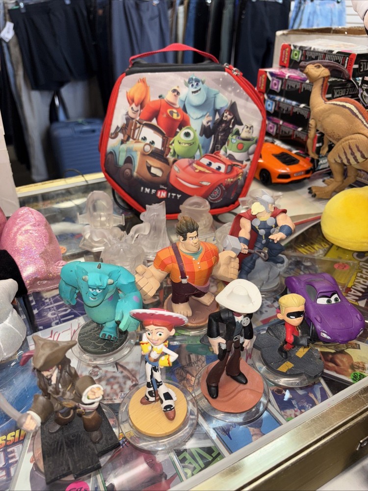 Disney Infinity 14 Figurines With Carrying Case And Portal