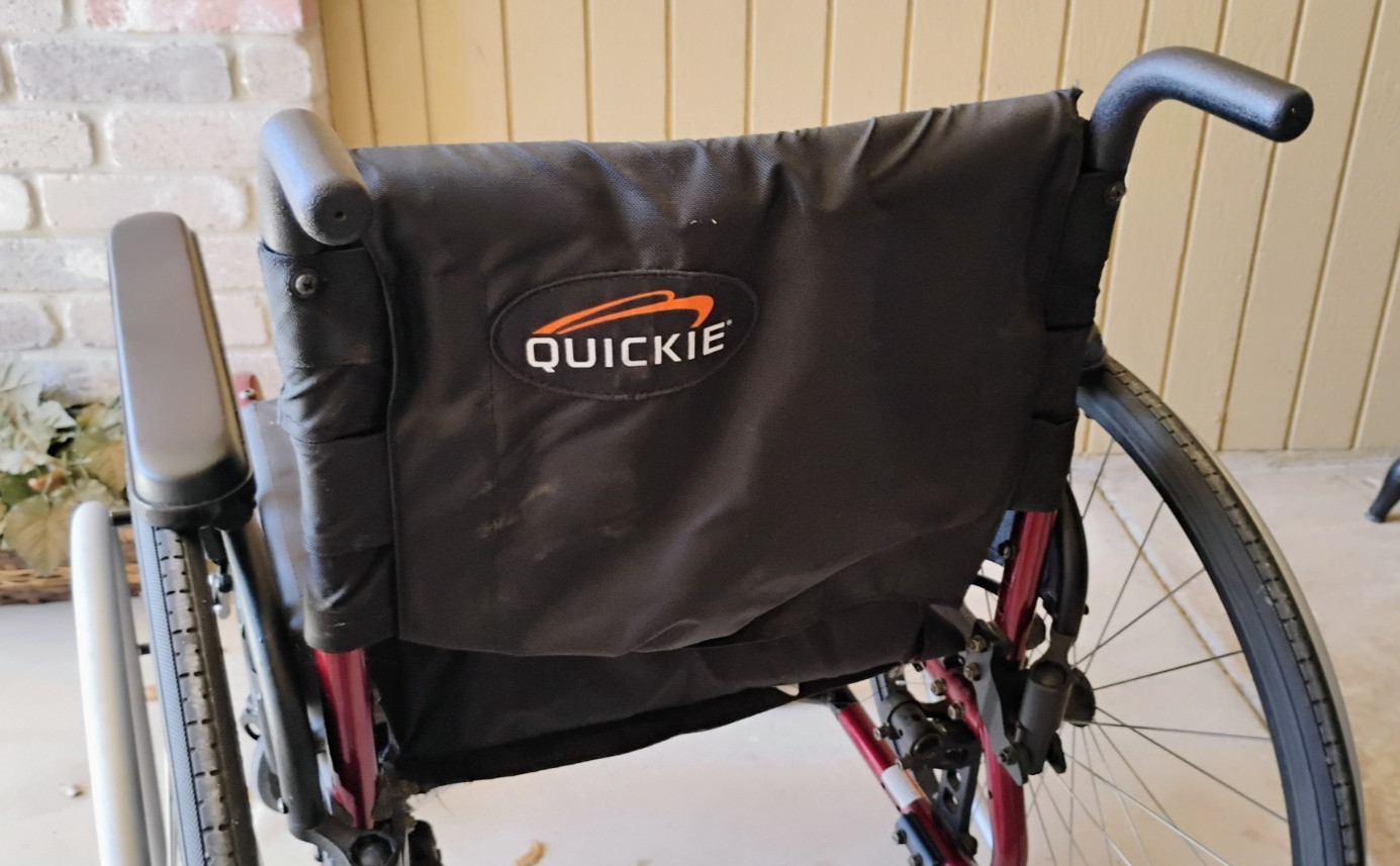 Quickie 2 Lite Folding wheelchair 18"x 18"