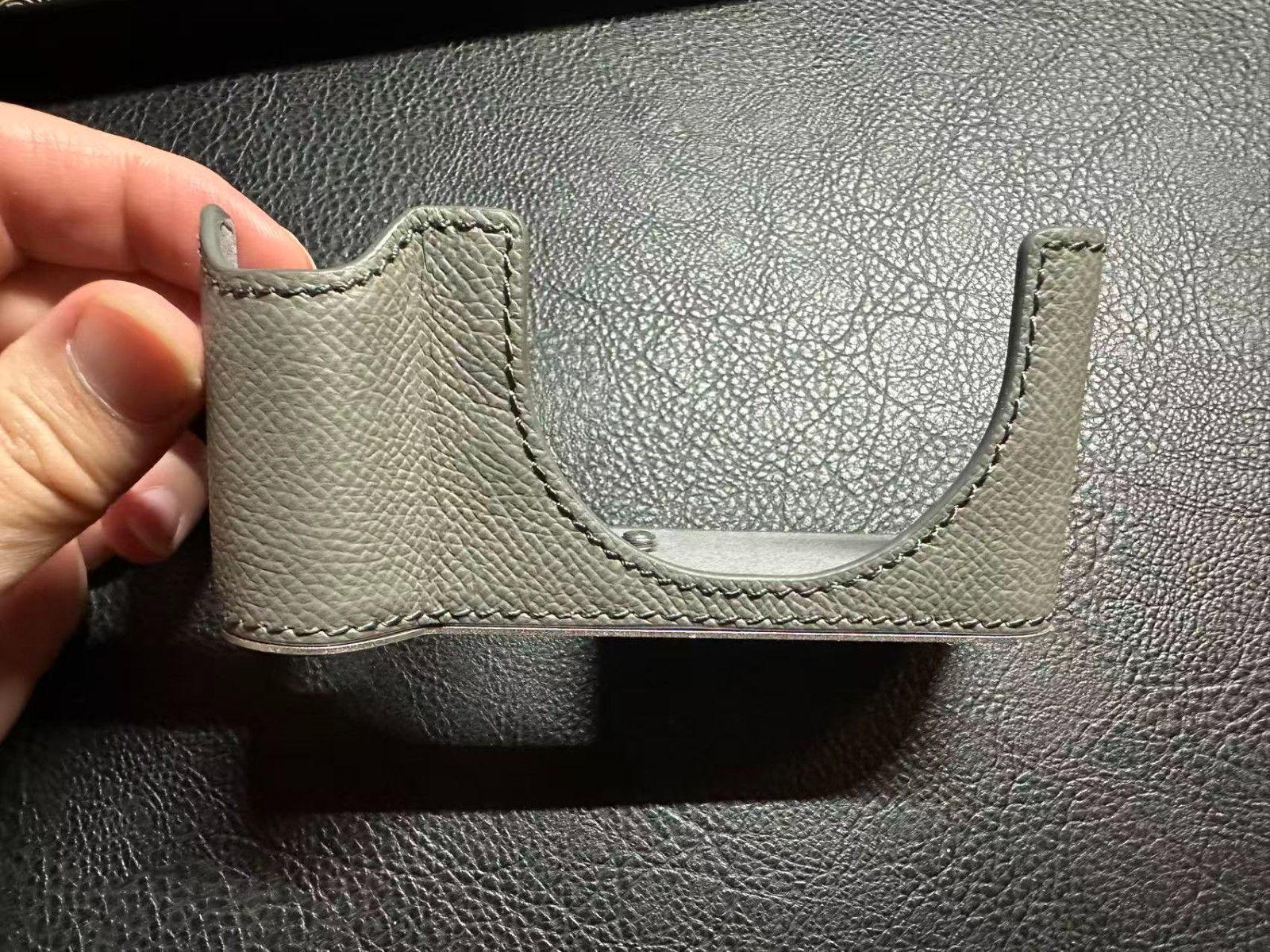 Canon PowerShot V1 Leather Half Case + 3x LP-E17 Batteries Kastar Charger