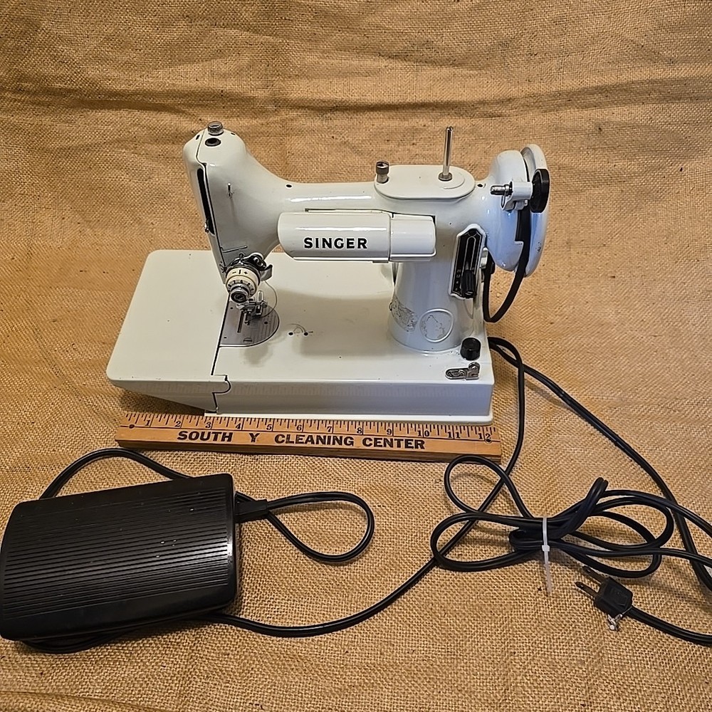 Singer 221K Featherweight Sewing Machine With Case CELERY 1960s