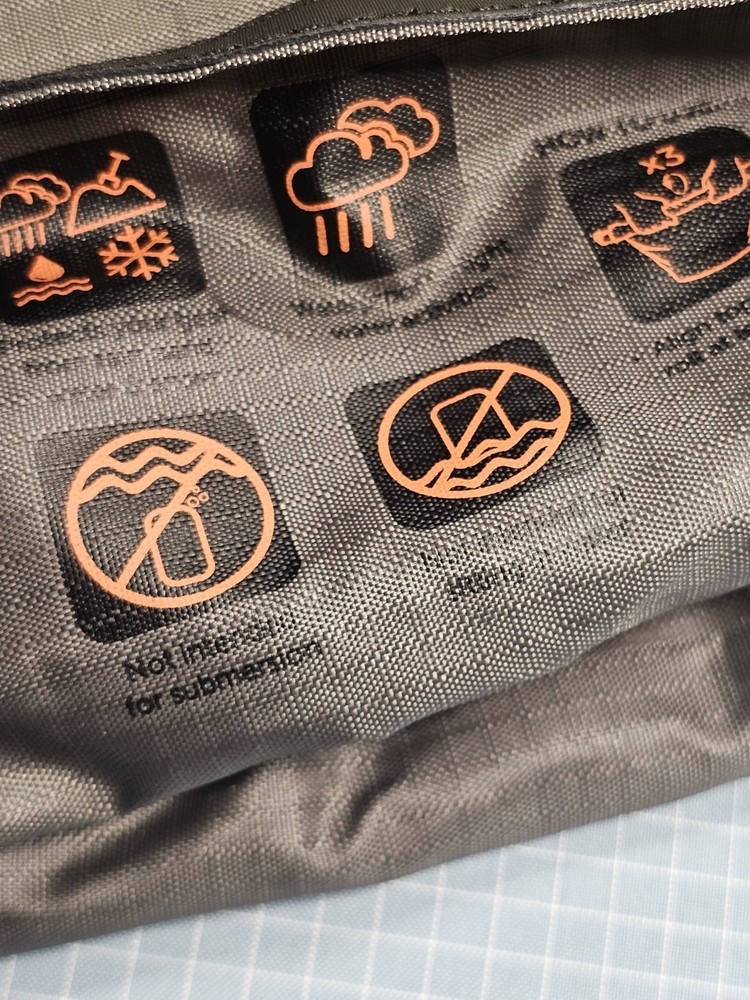 GECKOBRANDS Lightweight Waterproof Nylon Drawstring Backpack Black