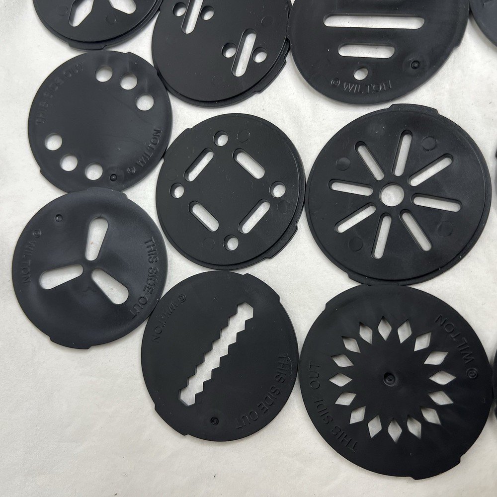 Wilton Cookie Pro Ultra II Cookie Press – Complete w/ 19 Discs & Instructions