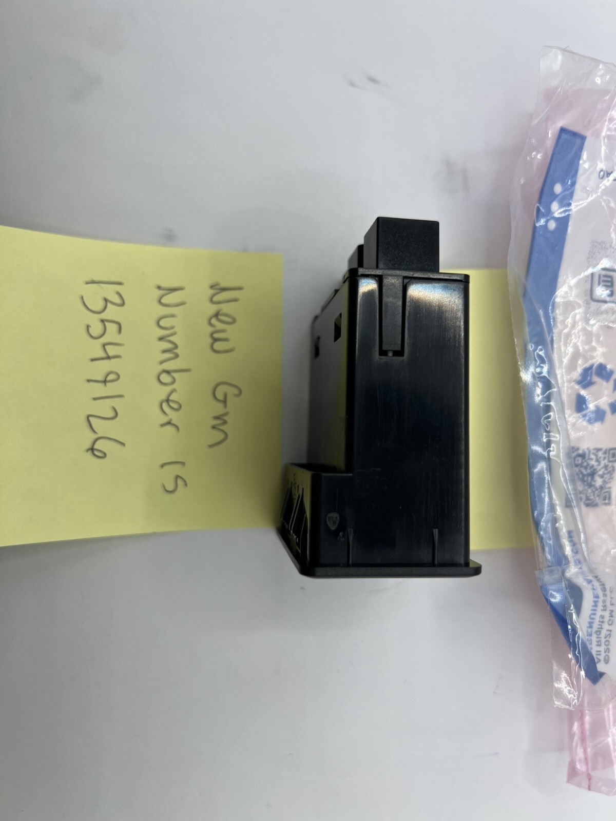 Genuine GM Black USB Port Receptacle 13549126 Chevrolet GMC Cadillac BrightDrop