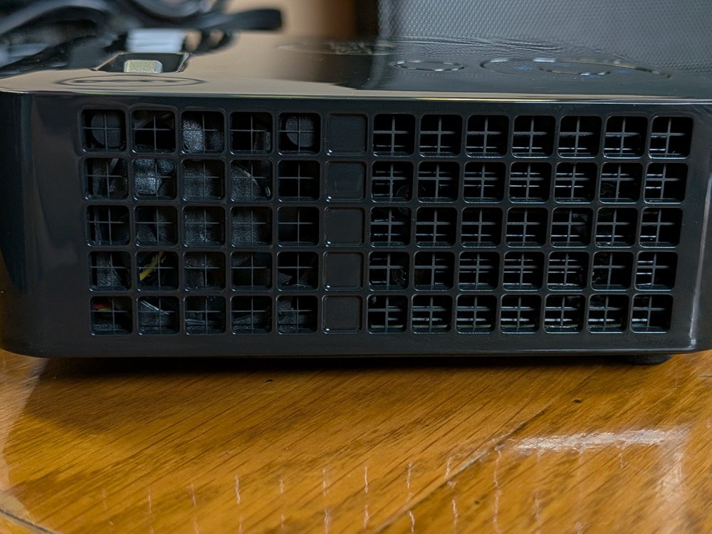 Dell M115HD LED Projector - DOES NOT INCLUDE TRIPOD - REFURBISHED