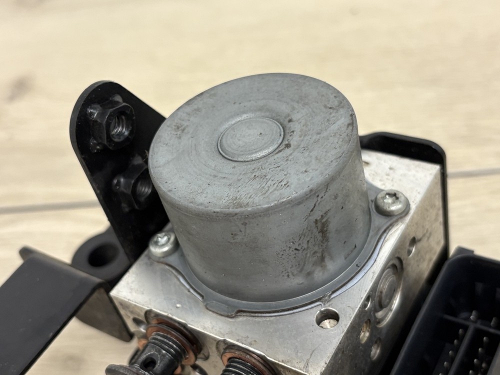 R3 MT03 Yamaha OEM ABS Module Hydraulic Unit Pump