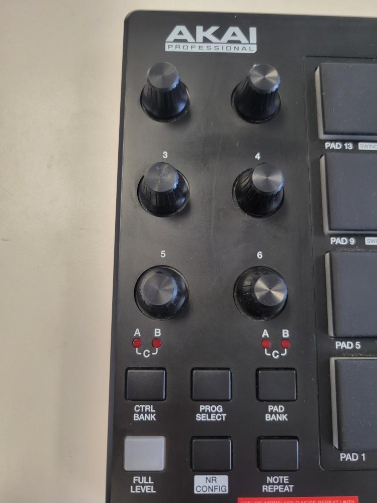 AKAI MPD218 (P27012370)