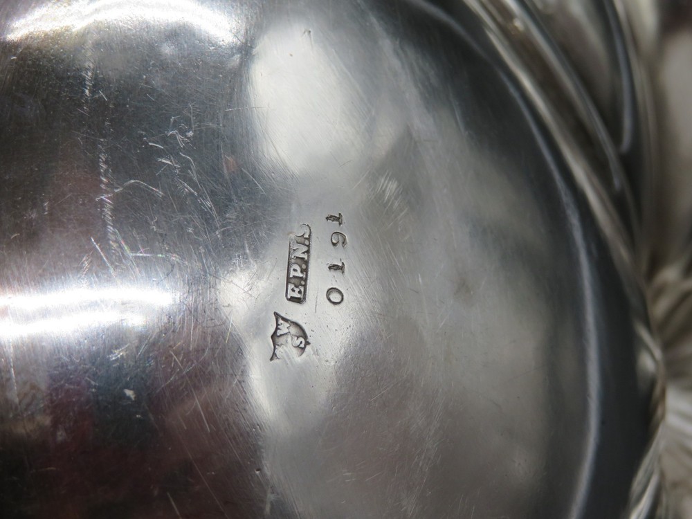 VTG EPNS Handled Silver Plate Bon-Bon Tray Shell Scallop 3 compartment 9.5"