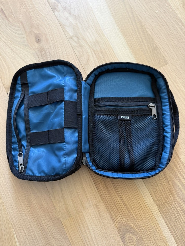 Thule Subterra PowerShuttle Black Electronics Organizer Case Travel Nylon Medium