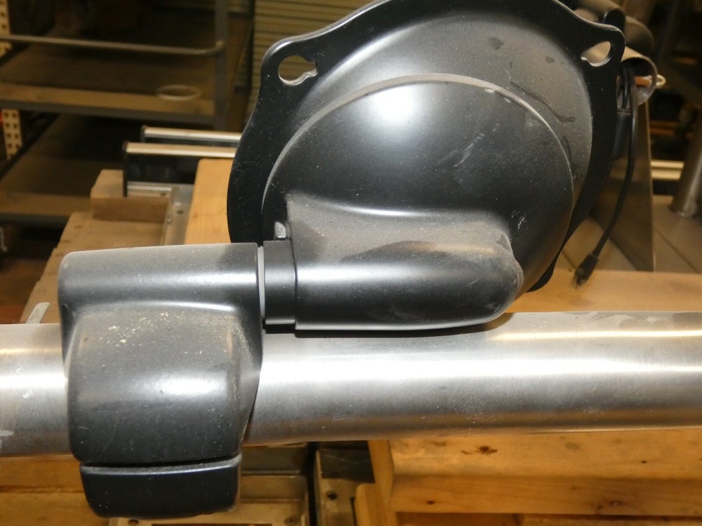 Chief JPP210B Medium Pivot/Tilt with Immediate Right Angle Pole Mount