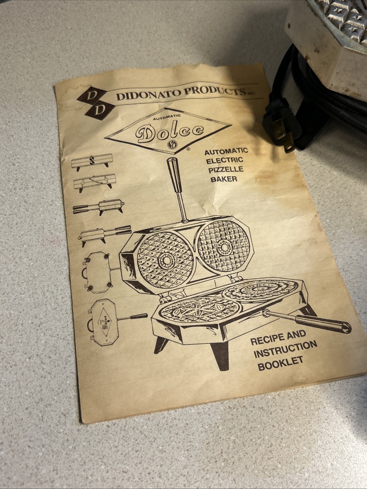 Dolce Automatic Electric Pizzelle Baker Maker Model 300-EP BOX & RECIPE Book