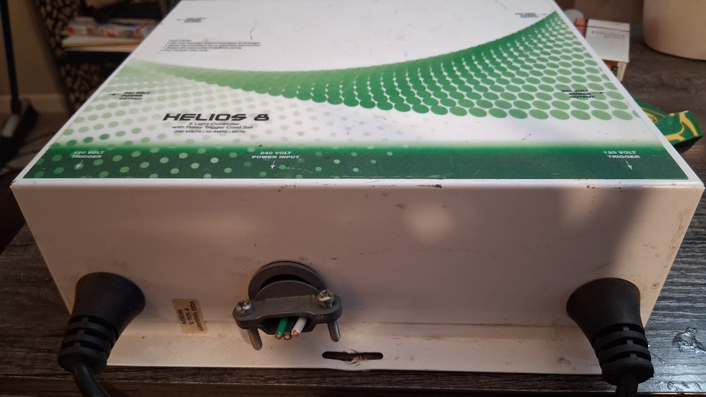 Titan Controls Helios8 240V Grow Light Controller Dual Trigger Model 702677