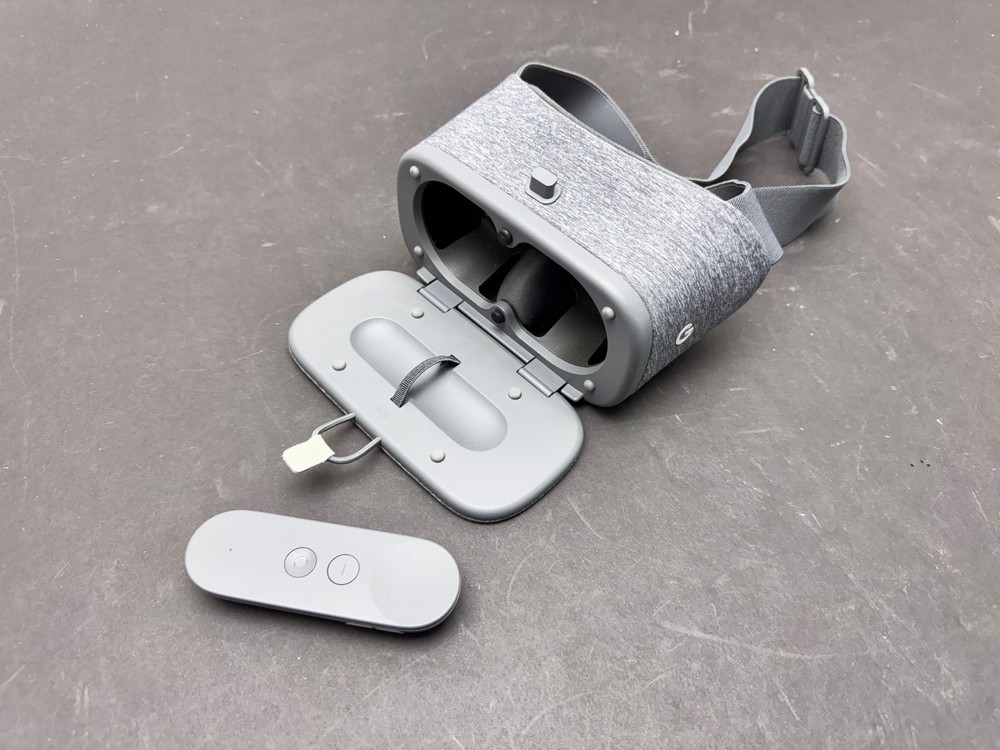 Google Daydream View - VR Headset for Smartphone (Slate)