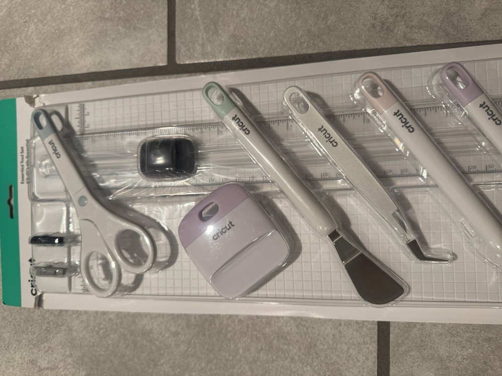 Cricut Essential Tool Set 9 pc