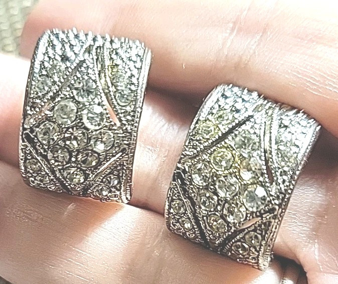 Not Signed Trifari Crystal Silvertone Clip-ons